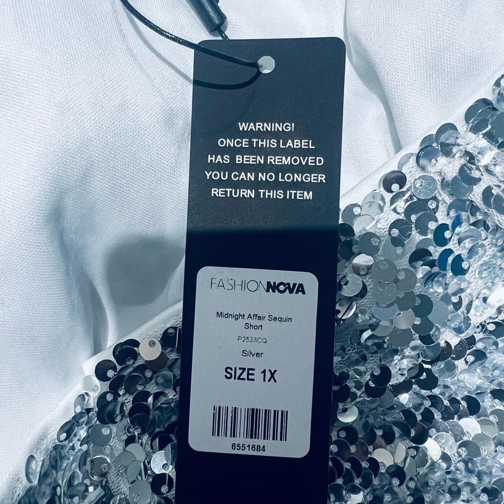 Fashion Nova Silver Sequin Shorts NEW WITH TAGS - Picture 2 of 4